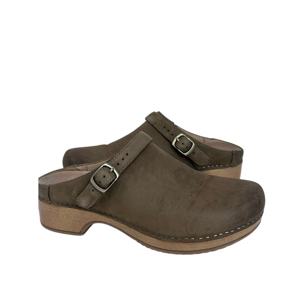 Berry Nuback Suede Buckle Hardware Strap Clogs BROWN